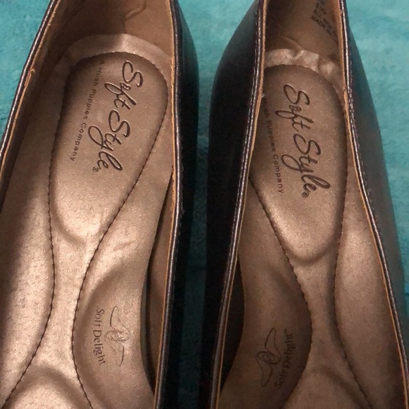 Hush Puppies Soft Style Pewter-tone Pumps - Picture 7 of 9
